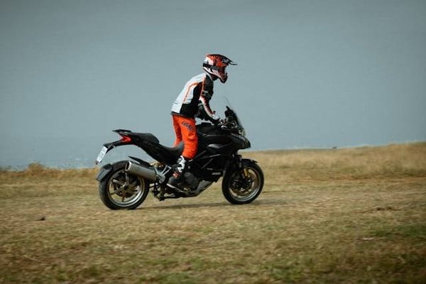 Les systèmes d'assistance à la conduite moto: Innover pour une expérience sécuritaire et dynamique